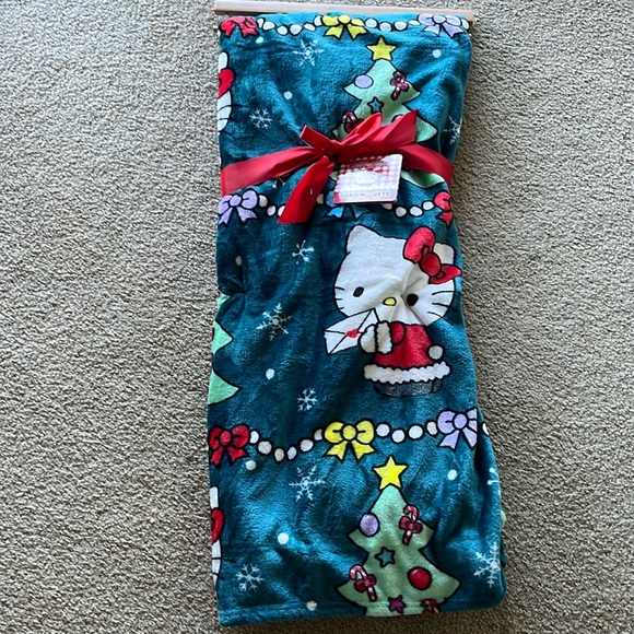 NWT Sanrio Hello Kitty and Friends Plush Christmas Throw 60x70 inches - Picture 1 of 8